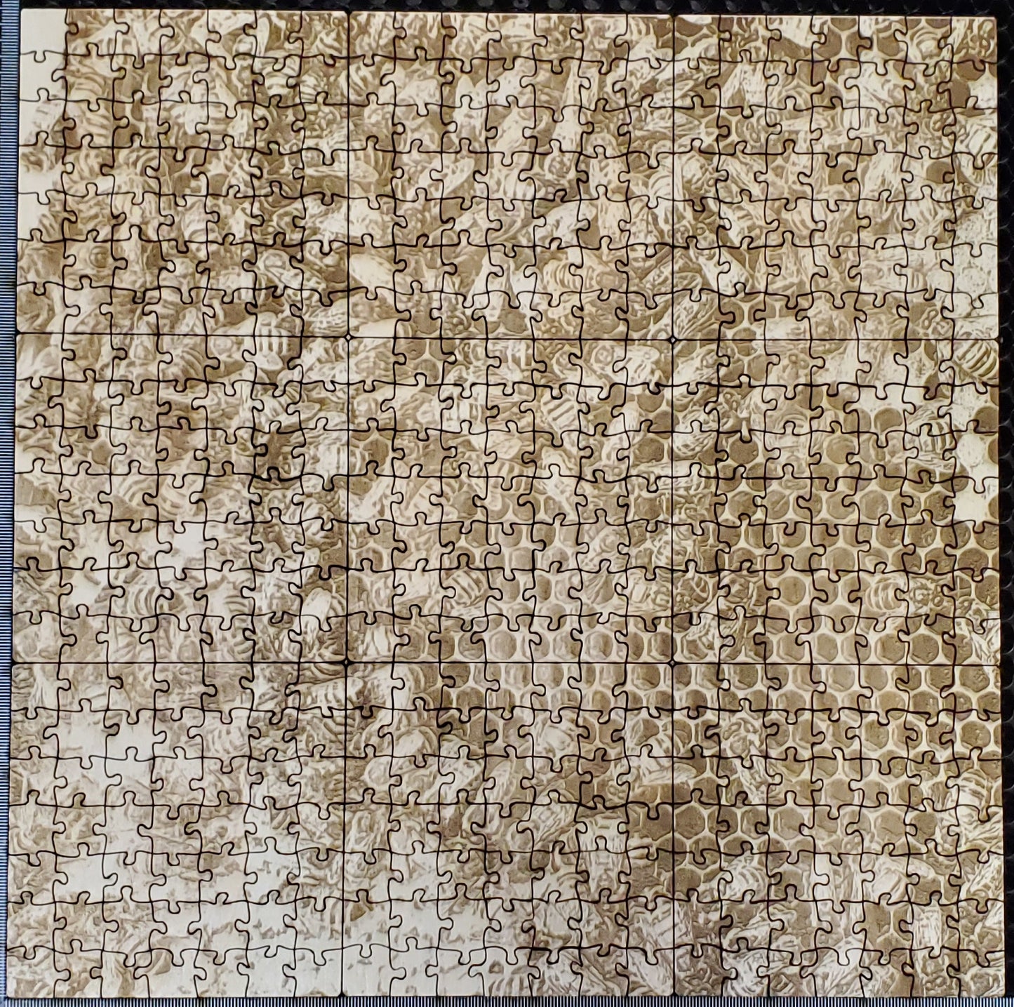 Jigsaw puzzle with a bee frame pattern